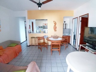 Oportunidade - Apartamento à 150m Praia Martim de Sá com 02 dormitórios