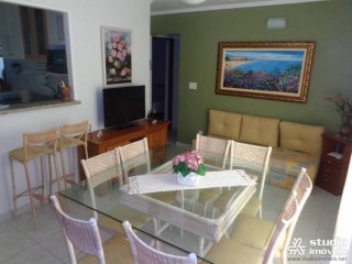 Apartamento com 2 dormitórios em Prédio Frente Mar